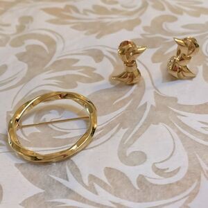 Vintage Monet Bow Clip On Earrings & Round Brooch Pin Gold Tone